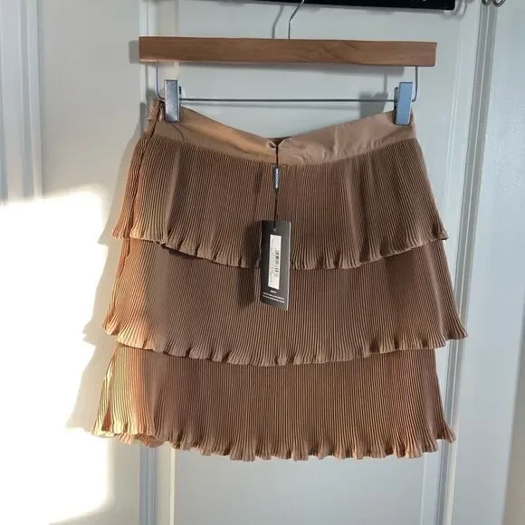 PrettyLittleThing Nude Tiered Pleated Mini Skirt | NWT | US 6 - Picture 6 of 6